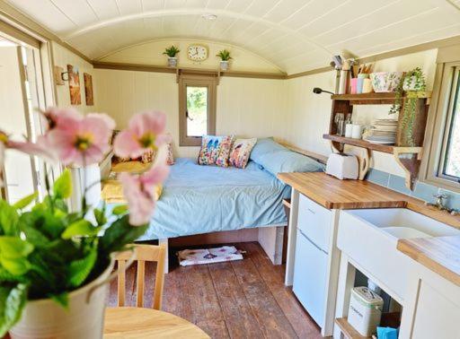 Pen Bryn Shepherd Hut ヘイ＝オン＝ワイ エクステリア 写真