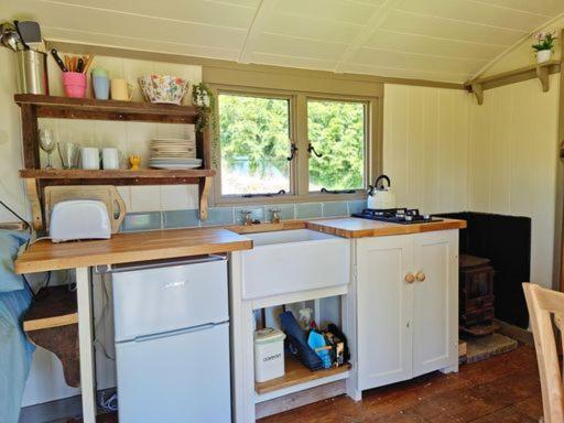 Pen Bryn Shepherd Hut ヘイ＝オン＝ワイ エクステリア 写真